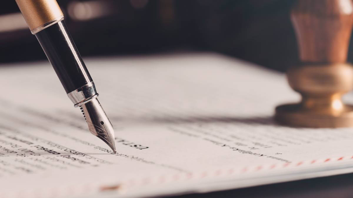 Pen signing a contract