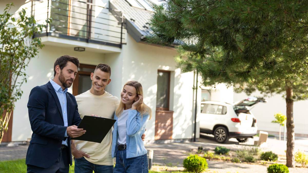Estate Agent with couple